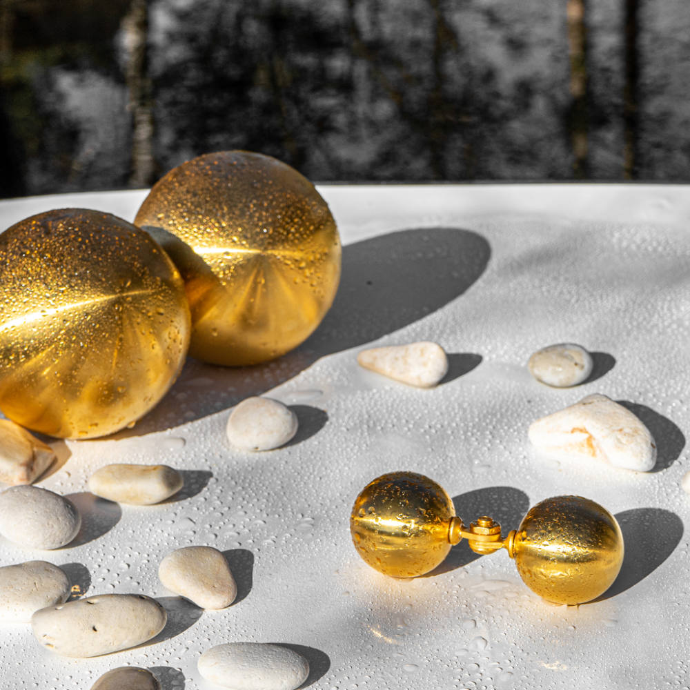 Visiona Wasser K1 Kugeln auf einem Tisch